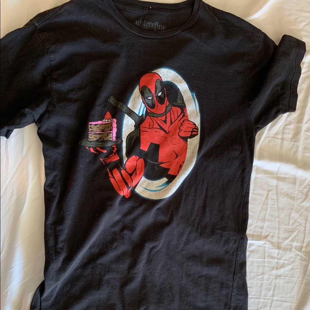 Black DeadpoolxPortal Short sleeve Tee small